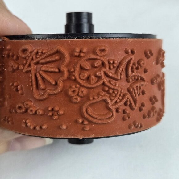 Stampin Around Rollagraph Handle and 10 Assorted Stamps to Fit - Picture 5 of 16